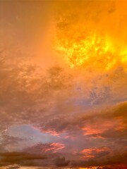 Naklejka premium Beautiful sky with natural gradations. Thick clouds in the dusk sky on a winter night. Image of a cloudy sky in the afternoon. View of the night sky with golden light from the evening sun 