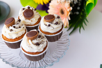 Cakes are lying in a stand.