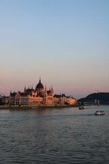 Obraz premium Parliament is in Budapest and it is on the mainland