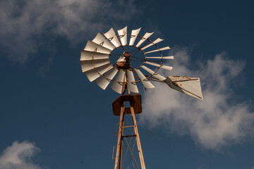 Antiguo Molino de viento en hierro para bombear el agua. Fuerteventura, La Oliva. 