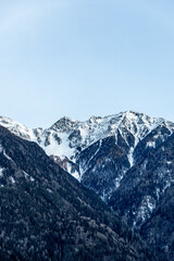 Fototapeta premium Morgendlicher Start in den neuen Tag bei schönsten Sonnenschein in der Südtiroler Region Sand in Taufers - Südtirol - Italien