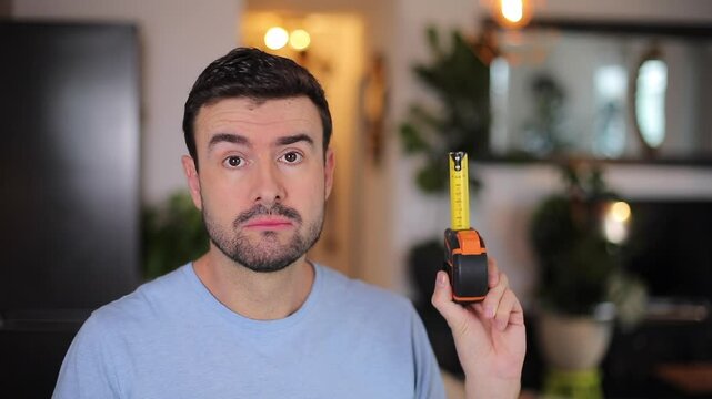 Man showing some small dimension on his measuring tape 