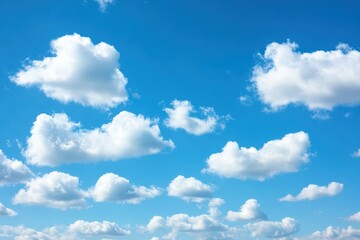 Obraz premium 青空に浮かぶ白い雲が広がる穏やかな昼間の風景