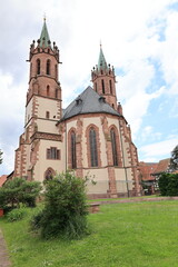 Obraz premium Blick auf die Katholische St.Gallus-Kirche im Zentrum der Römerstadt Ladenburg in Baden-Württemberg
