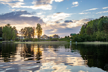 Fototapeta premium A lake with a sunset in the background