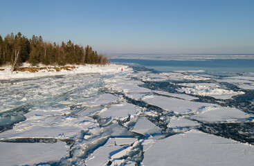 Obraz premium Aerial View of Ice Formation on Lake Superior's North Shore at Stoney Point