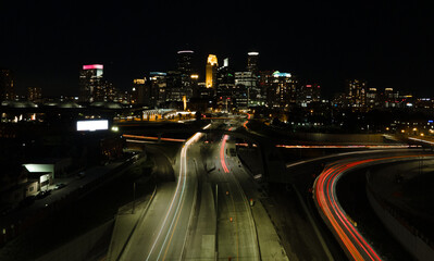 Fototapeta premium Long exposure of downtown Minneapolis at night with light trails