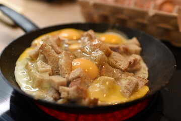 Smażony chleb z jajkiem