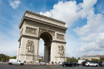 Fototapeta premium French people and foreigner travlers walk visit Arc de triomphe de l'Etoile or Triumphal Arch of the Star at Place Charles de Gaulle