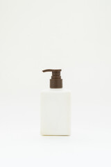 Minimalist White Pump Bottle for Skincare and Cosmetics