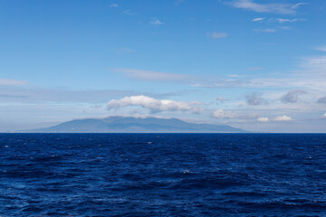 伊豆大島の岡田港から東京へ向け出航する東海汽船さるびあ丸
東海汽船東京湾〜伊豆諸島航路のさるびあ丸船上-2024
