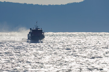 伊豆大島の海をゆく、東海汽船の高速ジェットフォイル船。

東海汽船東京湾〜伊豆諸島航路のさるびあ丸船上-2024
