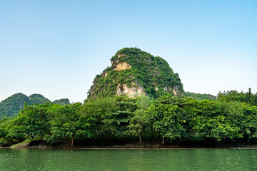 緑豊かな奇岩と静かな水面 〜ニンビン〜