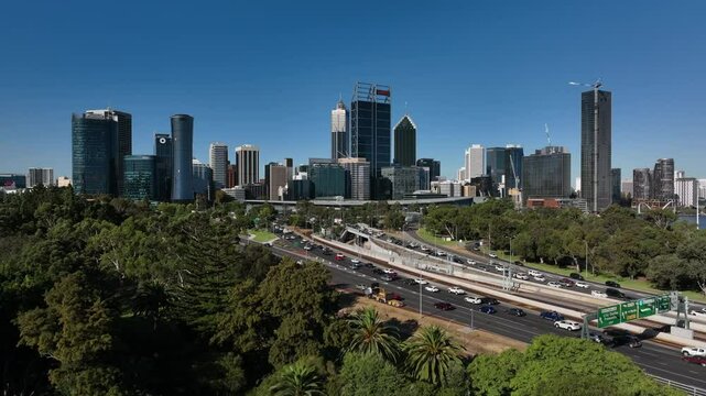 PerthCBD-4K_50p_Lifting_From_Parklands_Revealing_City
