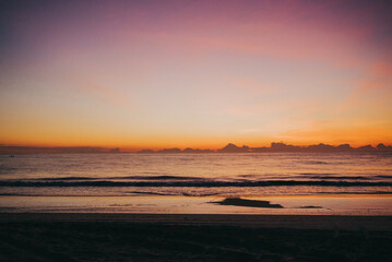 Fototapeta premium colorful sunrise on the beach
