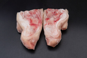 豚足　ツメ部分　冷凍　Pig's trotters (claws) frozen © WWT Photo