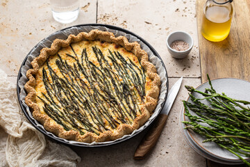 tarte salée quiche fait maison aux asperges et fromage 
