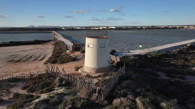 Faro y salinas de San Pedro del Pinatar en la Regi&oacute;n de Murcia, Espa&ntilde;a