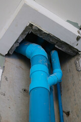 Rough plumbing installation for a toilet, showing exposed pipes before wall finishing.