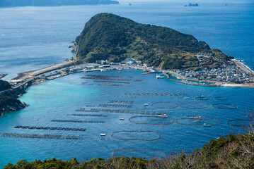 大堂山展望台から眺めるエメラルドグリーンの海に浮かぶ美しい柏島