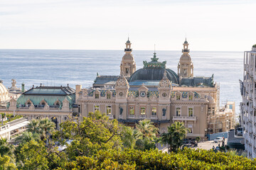 Architecture emblématique d’un palais en bord de mer avec vue panoramique