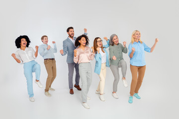 Obraz premium Diverse group of professionals celebrating success together in a modern office setting