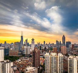 Obraz premium Panoramic cityscape view of Shanghai at sunset