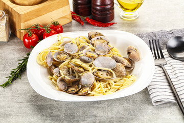 Italian pasta - Spaghetti vongole with clams