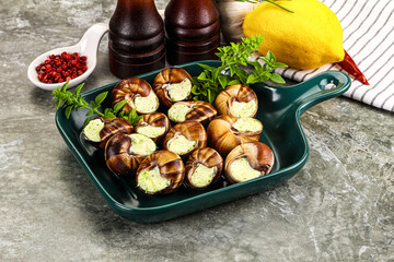 Fresnch escargort with basil butter