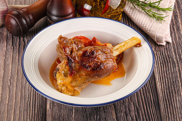 Baked lamb shank with vegetables