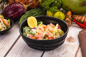Salad with prawn and vegetables