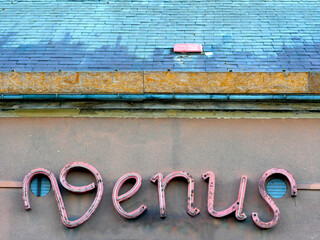 Extinguished neon sign - Venus Lichtspiele © AE & mekke