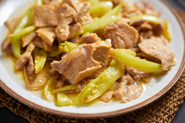 stir fried pork and green bell pepper