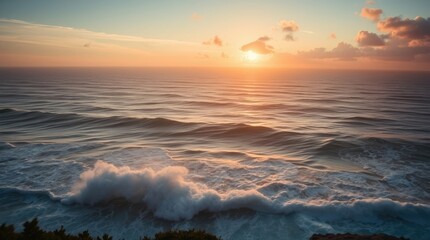Obraz premium Ocean Waves Crashing at Sunset with Golden Light and Cloudscape