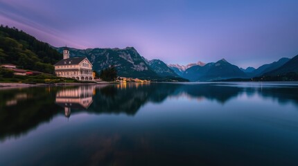 Fototapeta premium Scenic Lake Hallstatt Evening View with Reflections and Mountains
