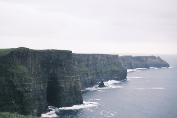 曇り空のモハーの断崖、cliffs of moher