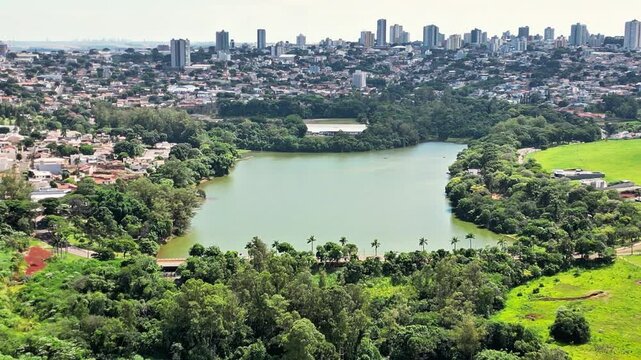 Jaboti Lake in Apucarana, Paran&aacute;, surrounded by tropical vegetation and wildlife