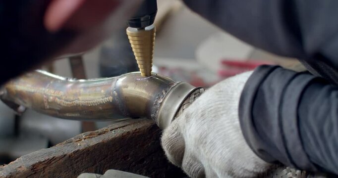 Drill a hole in the stainless steel pipe to insert the Oxygen sensor.Stainless steel exhaust pipe.