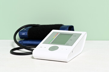 Electronic tonometer device