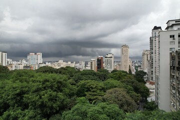 Obraz premium Dark clouds gather over Sao Paulo city skyline before rainstorm