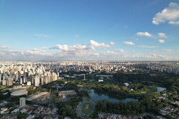 Fototapeta premium Skyline view of Sao Paulo showcasing city and green spaces in daylight