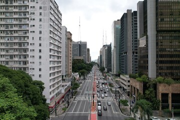 Fototapeta premium Busy streets of Sao Paulo filled with cars and high-rise buildings
