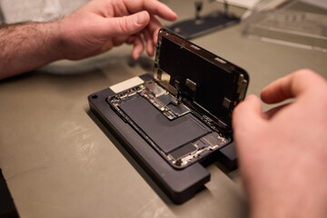 Expert Smartphone Repair Using Advanced Precision Tools for Optimal Performance and Quality
