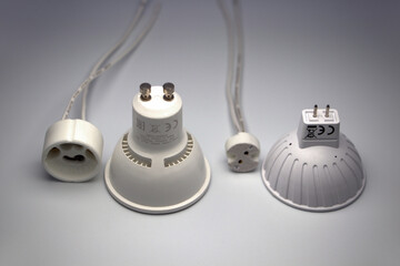 GU10 und GU5.3 (MR16) LED Spots mit Anschluss