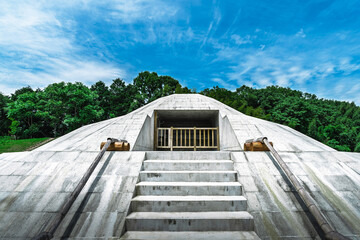【奈良県】明日香村の牽牛子塚古墳と青空