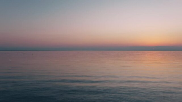 グラデーション空が美しい夕日の空と海