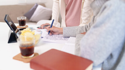 Fototapeta premium Work from Home Moment: Capturing an intimate moment of a collaborative workspace, with detailed shots of a modern office set-up.