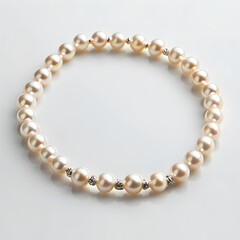 Obraz premium A single strand pearl necklace, elegantly displayed on a white background