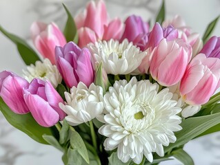 Obraz premium Beautiful Arrangement of Colorful Tulips and White Daisies in a Bright Floral Bouquet for Any Special Occasion