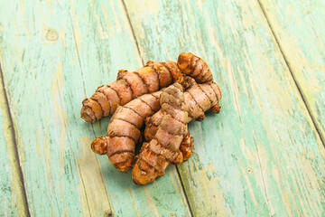 Fresh raw asian tumeric roots